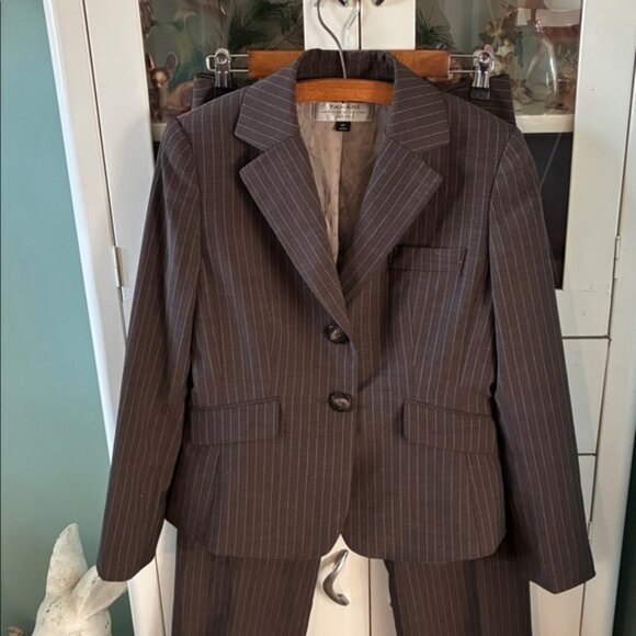 Tahari sz 4P Pinstripe Brown Suit Set euc - Picture 2 of 10